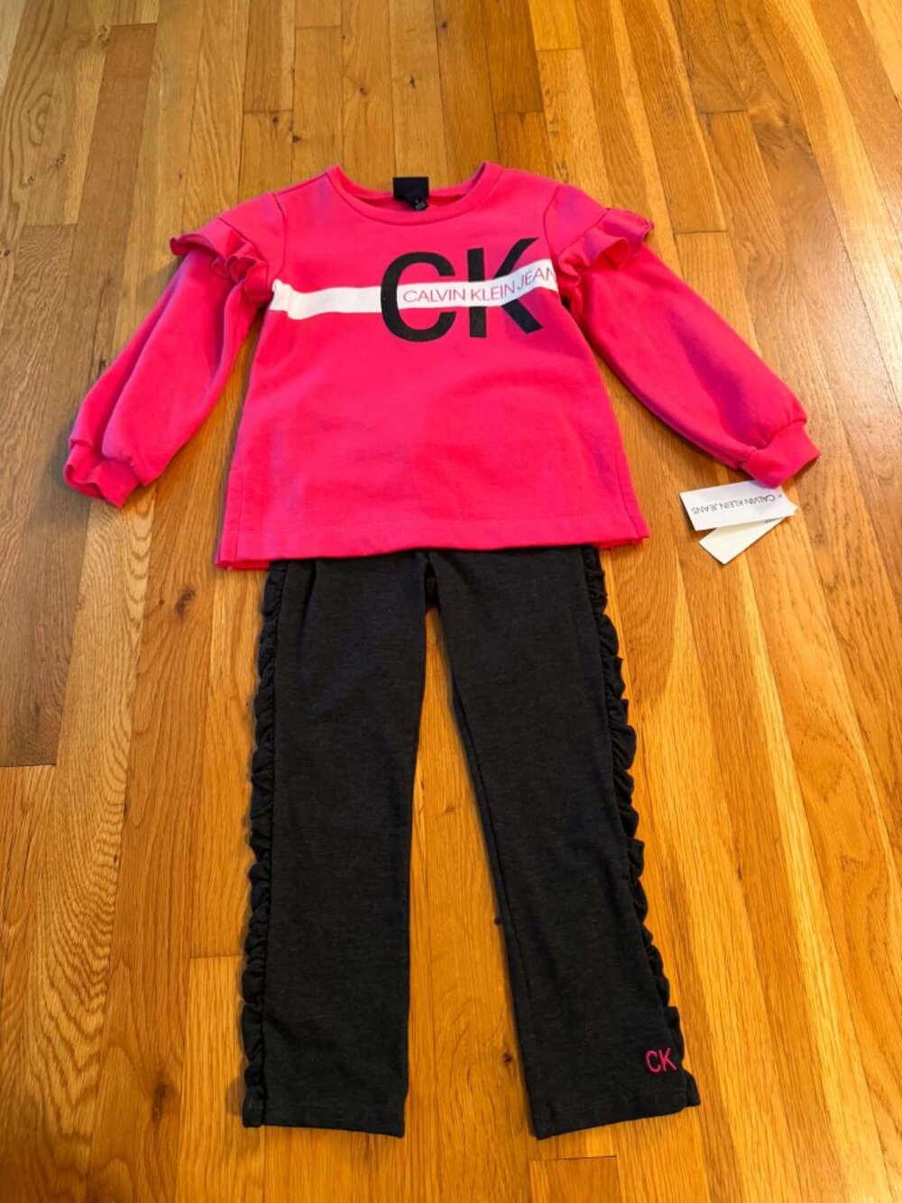 NWT Calvin Klein Girls 2 Piece Fuchsia Pink Sweater/Pants Set Size 5
